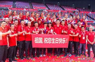 中国女排队员与兵哥哥互夸（中国女排与解放军互动）